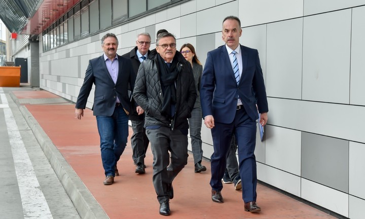 O Faselovo miesto sa uchádza pätica kandidátov, vrátane Čecha